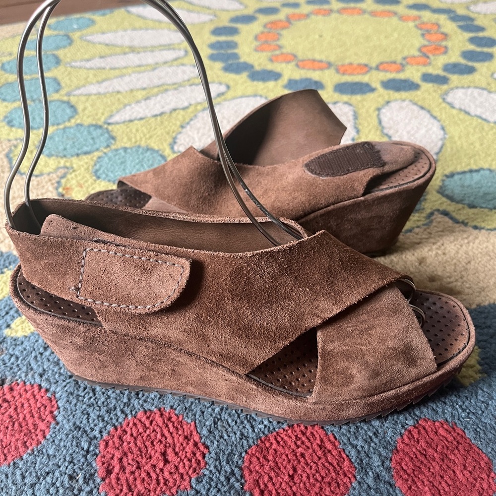 Pedro Garcia Brown Suede Leather Sandals Classic Design NWOT size 40